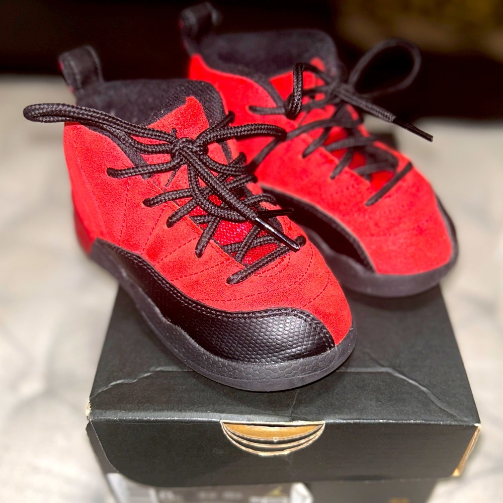 Red/Black Jordan 12 Retro Size: 8c
